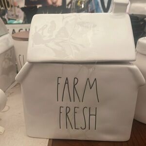 Rae Dunn BNWT FARM fresh with insulated lid and side designs 8.5βx 7 Apx.ππ€